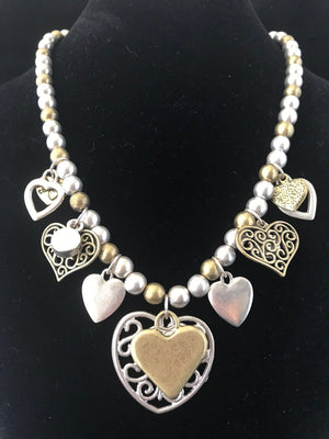 Necklace Metallic Pearl Choker with Seven  Hearts