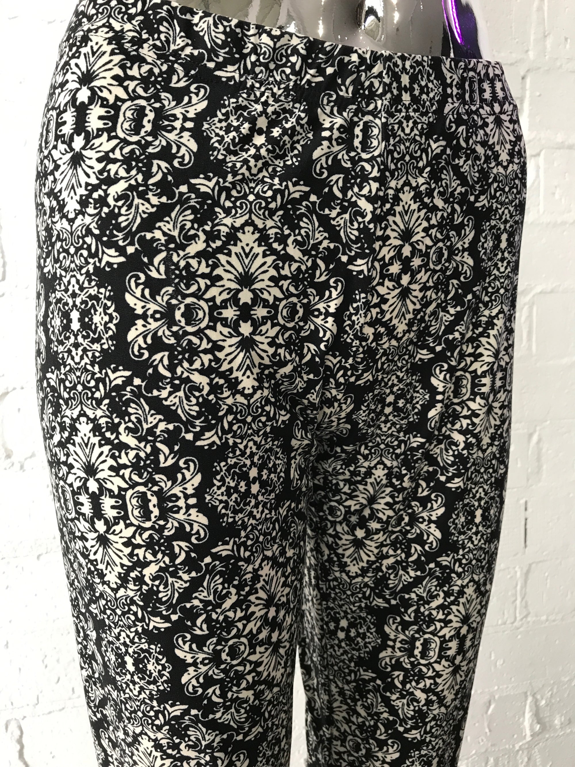 Leggings • Fleur De Lis Floral Print