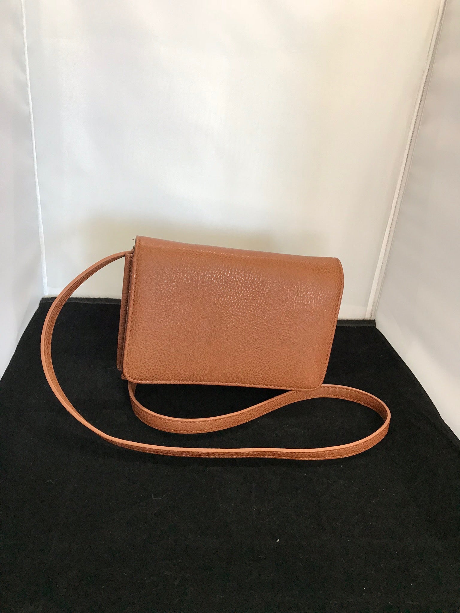 Cross-Body Shoulder Bag • Removable Strap